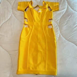 Miss circle yellow bandage dress full zipped up back never worn